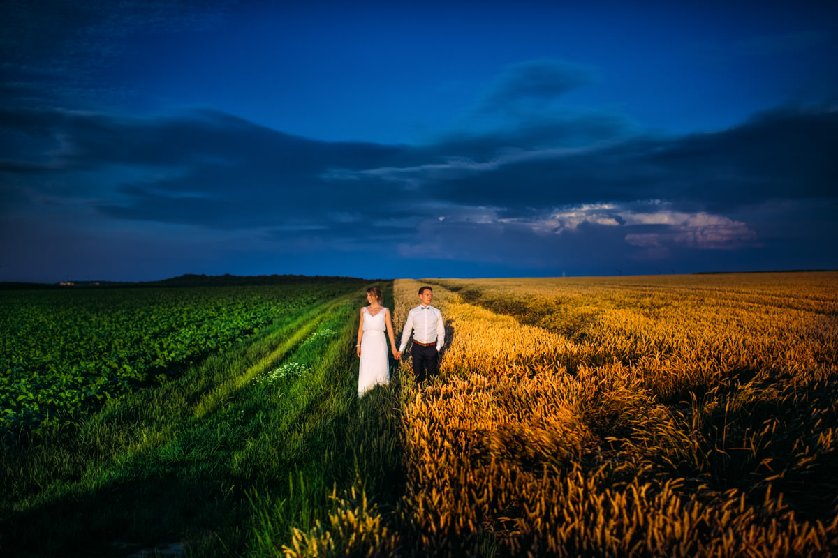 Hochzeitsportraits im Weizenfeld