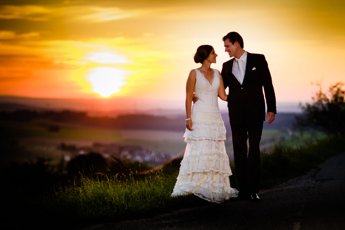 Hochzeitsfotos bei Sonnuntergang im Hofgut Hohenkarpfen