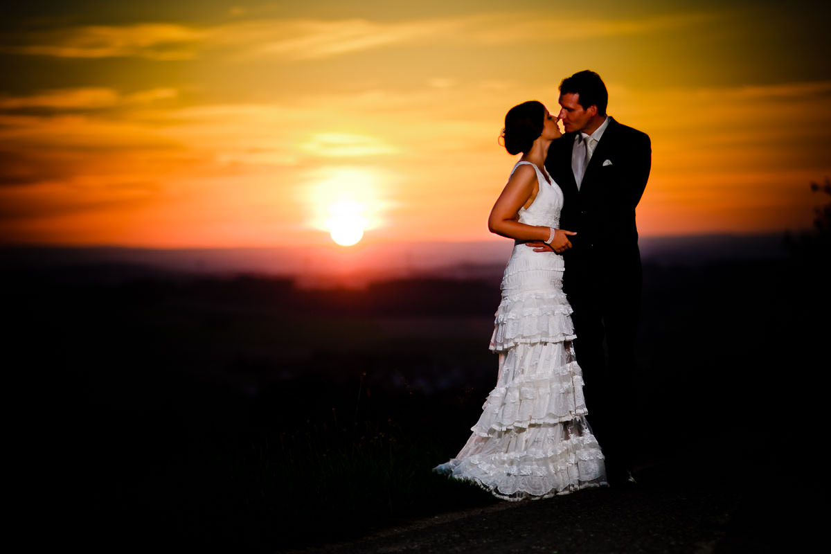 Hochzeitsfotos bei Sonnuntergang im Hofgut Hohenkarpfen