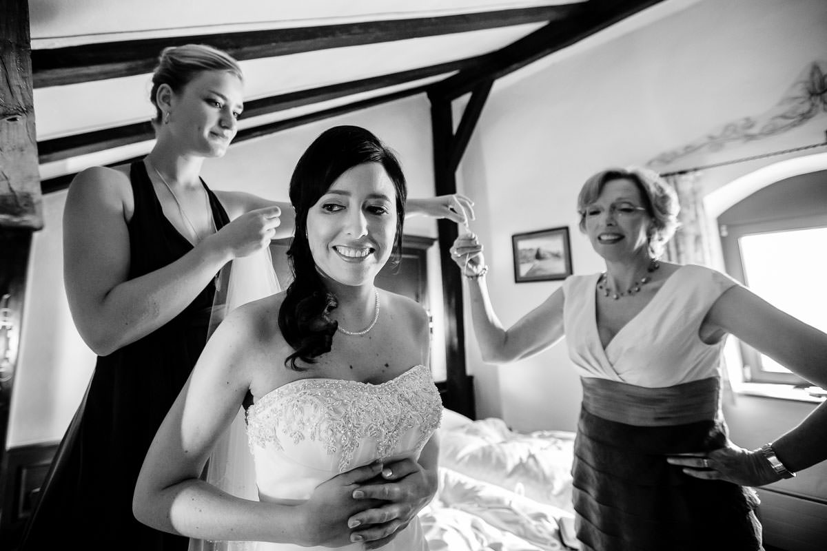 Hochzeit Burg Hornberg getting ready Braut
