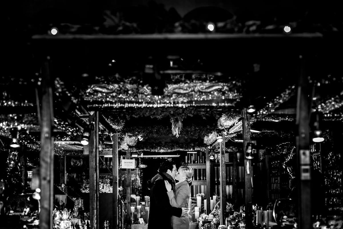 Hochzeitsfotos Frankfurt Römer Weihnachtsmarkt