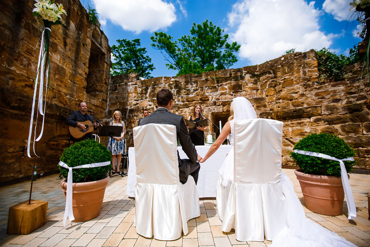 Trauung im Burghof der Burg Staufeneck
