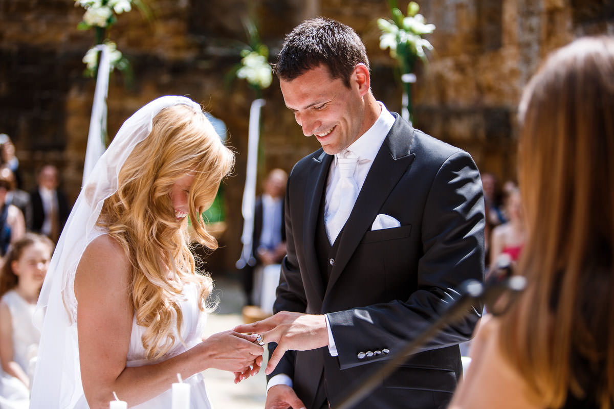 Trauung im Burghof der Burg Staufeneck