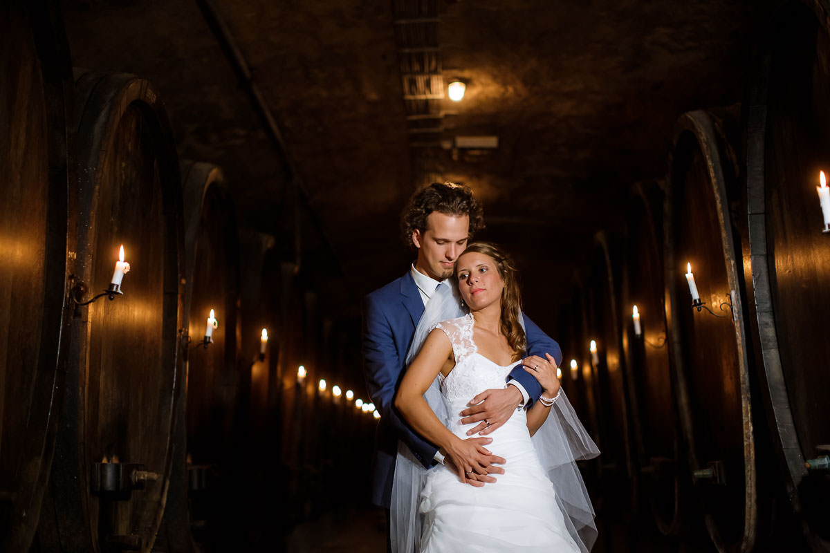 Hochzeitsfotos im Weinkeller in Deidesheim