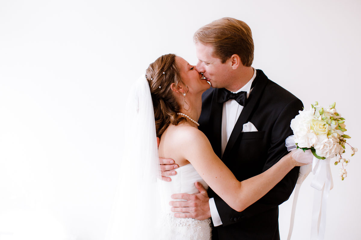 First Look einer Hochzeit in Wiesbaden