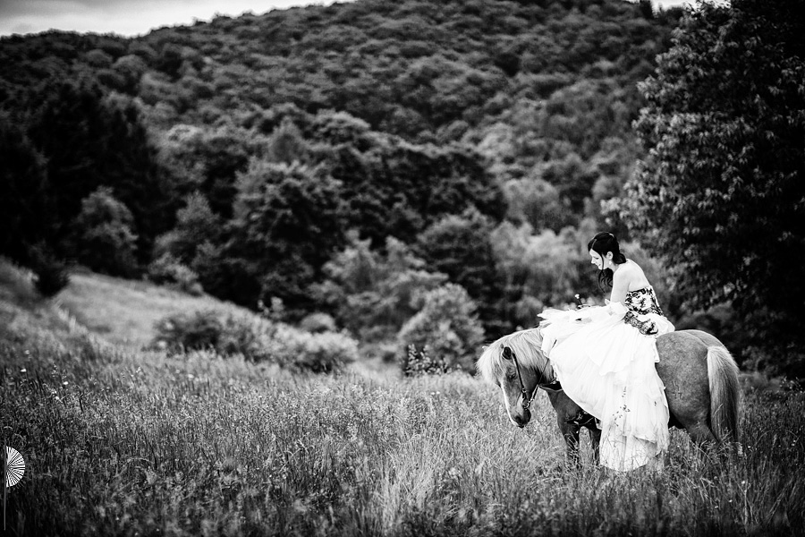 Brautportrait auf dem Pferd