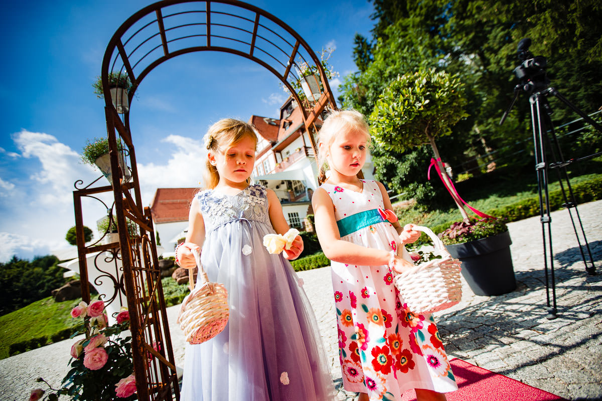 Hochzeitsreportage Hoher Darsberg Blumenkinder