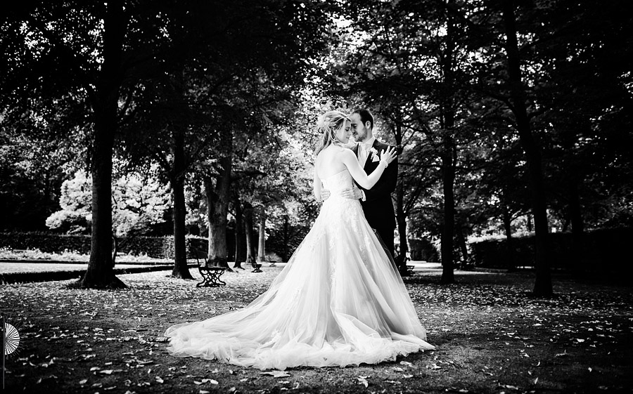 Hochzeit Fotograf Würzburg romantisches Brautpaarportrait