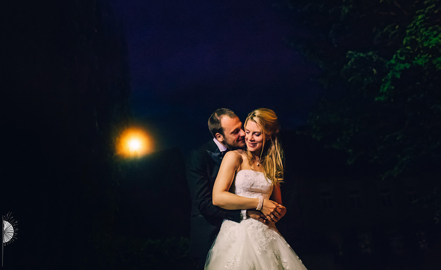 Hochzeitsfotograf Winzerhof Stahl Brautpaarportrait bei Nacht