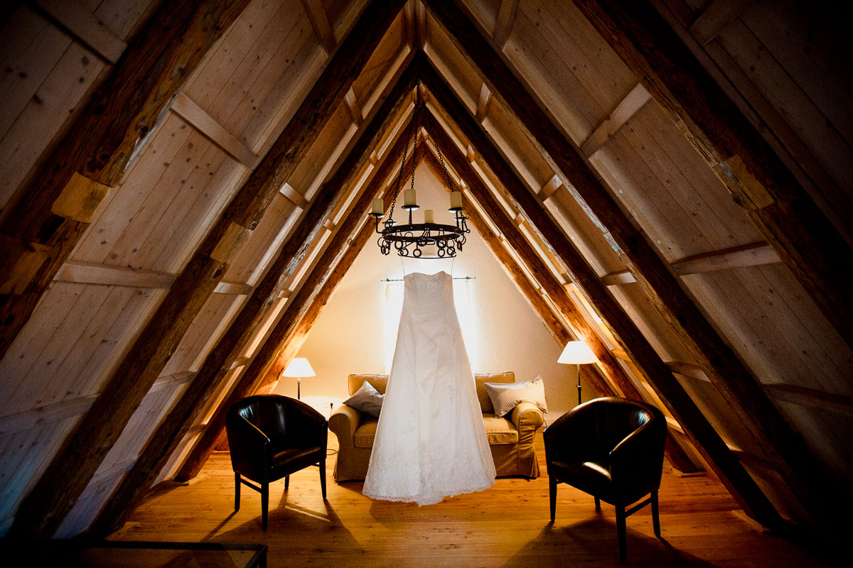 Hochzeitslocation Maisenburg Brautkleid