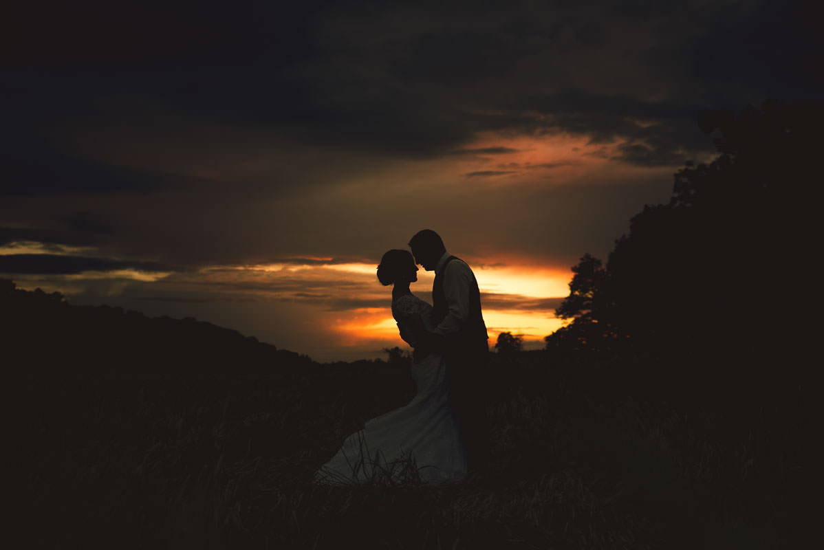 Hochzeitsfotos im Schloss Assumstadt bei Sonnenuntergang