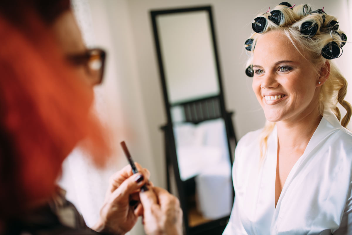 Hochzeitsfotograf Rotes Schloss Brautvorbereitung Landhaussuite 