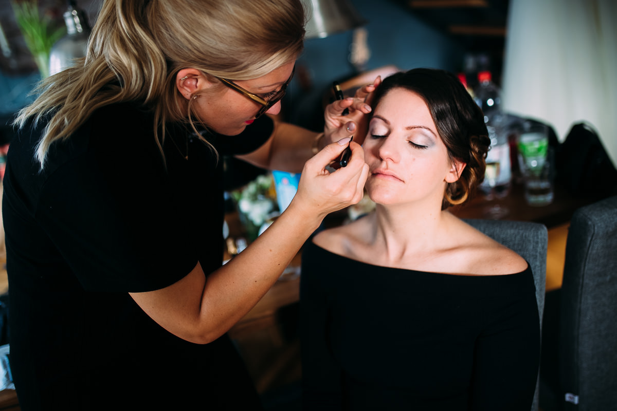 getting ready Braut in Schwetzingen