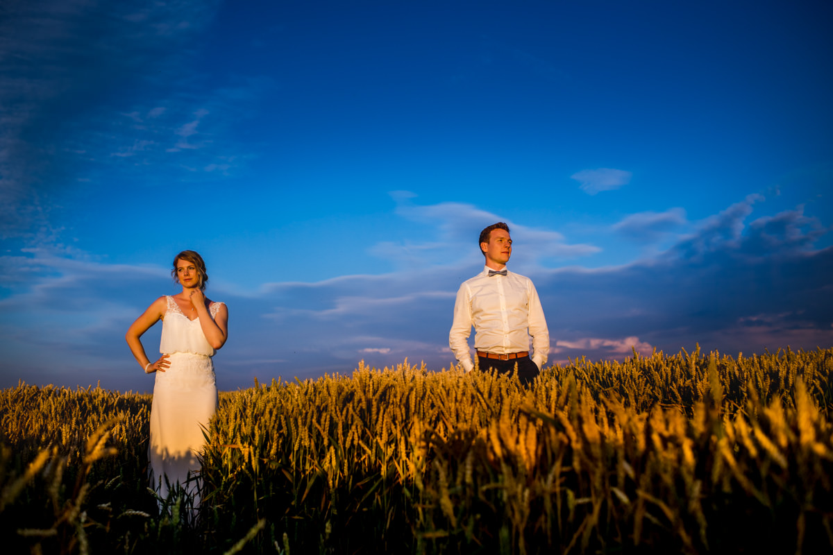 Hochzeitsportraits im Weizenfeld