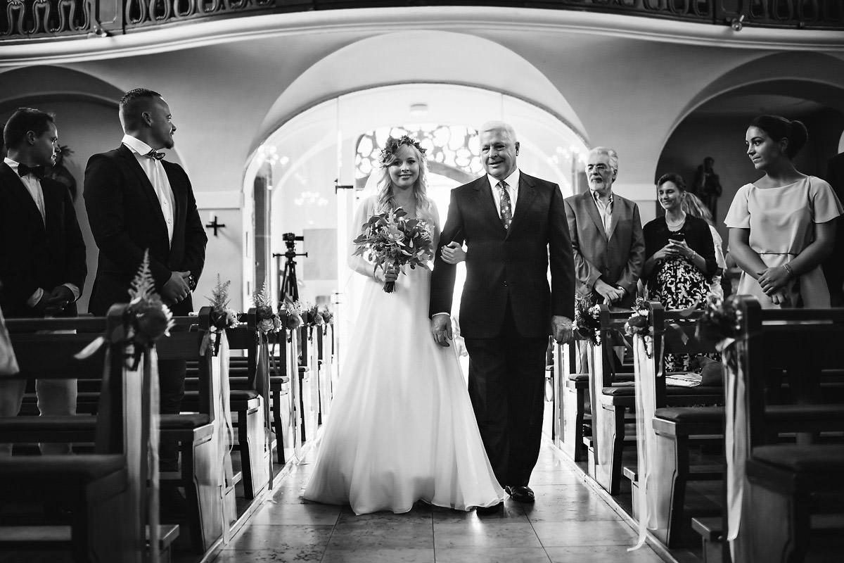 Weg zur Trauung Herz Jesu Kirche Neckarsteinach