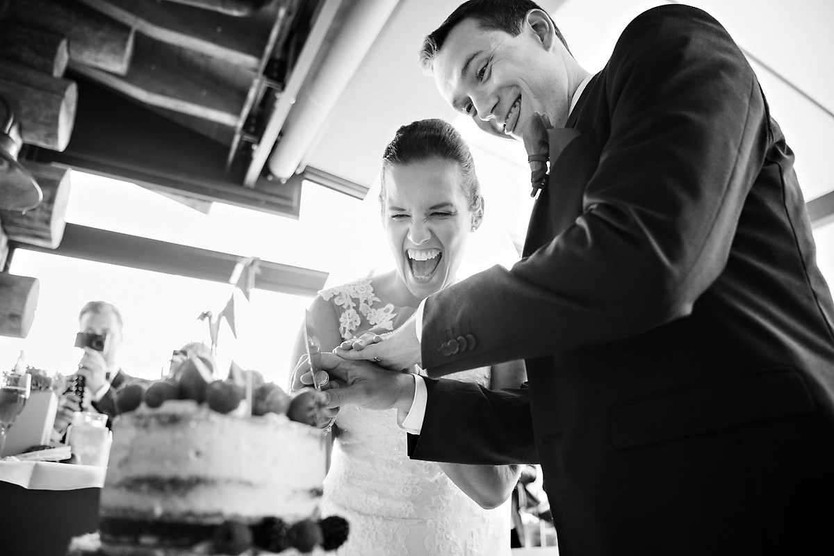 Torte anschneiden Hochzeitsfeier Landhotel Voshövel