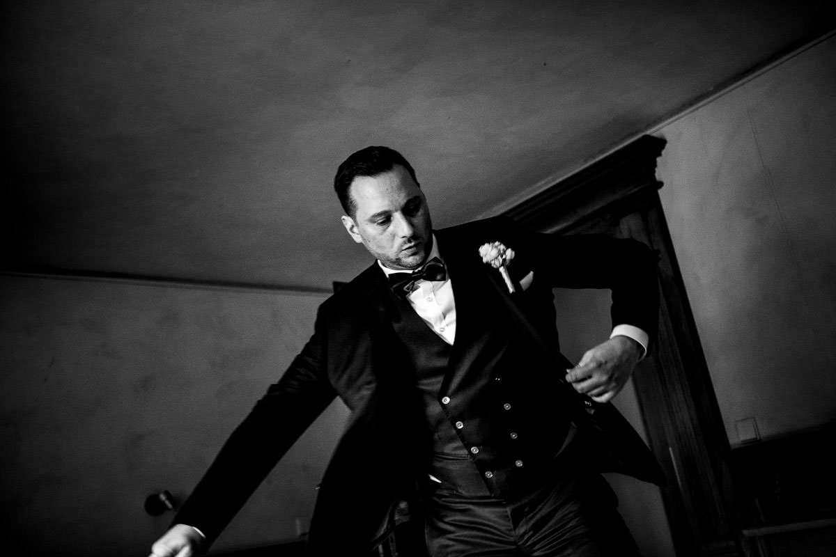 Hochzeit Schloss Romrod gettign ready Bräutigam