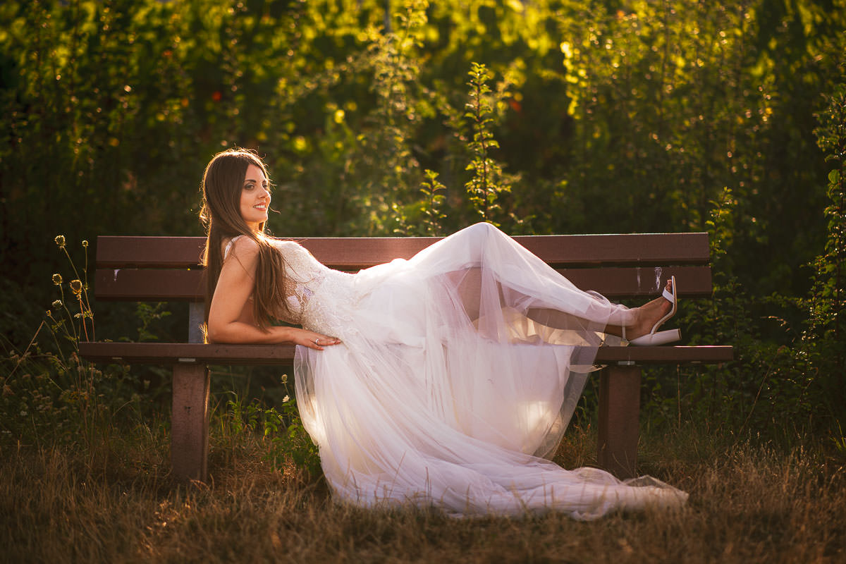 Hochzeitsfotografie einer Braut in den Weinbergen in der Pfalz