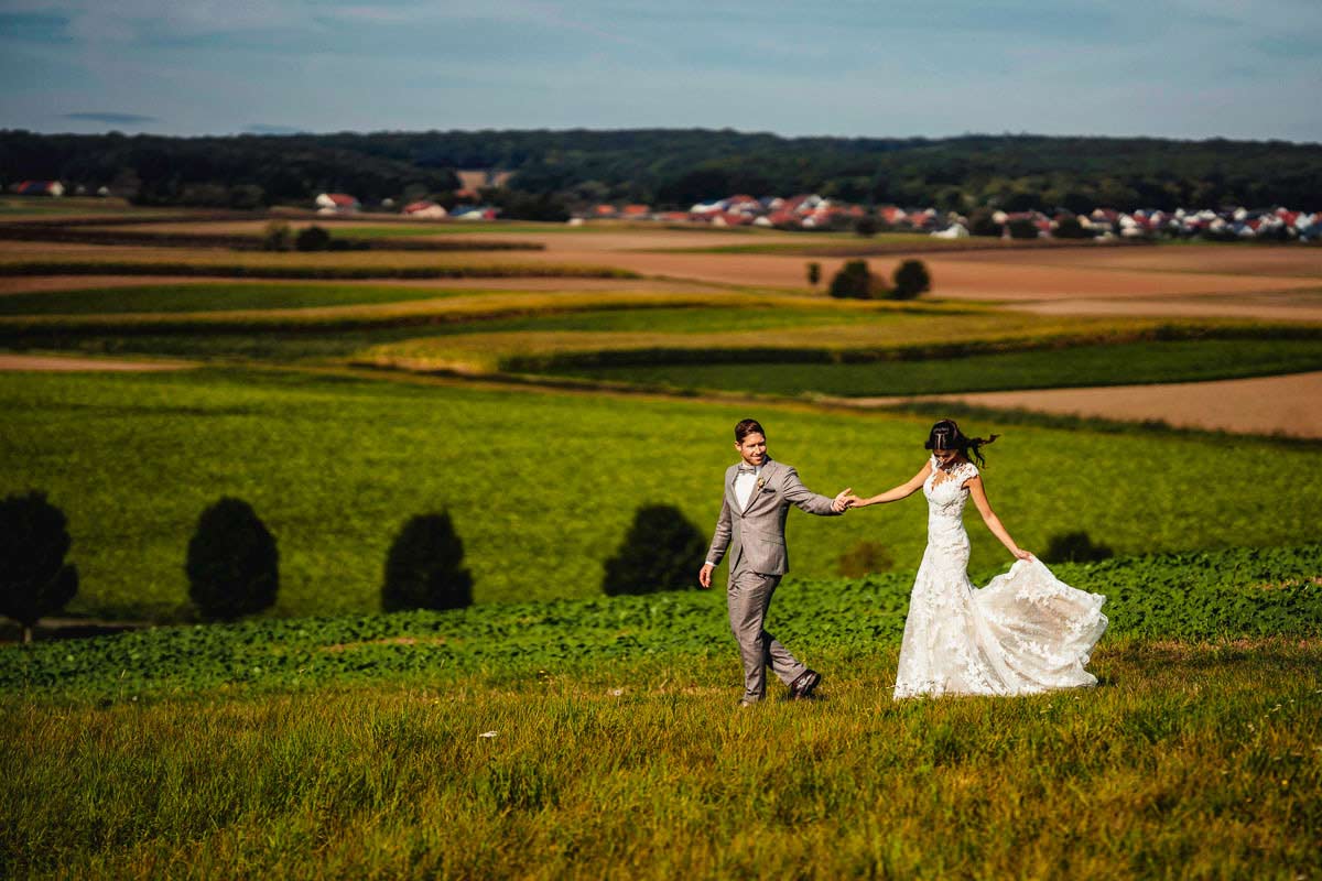 Hochzeit zu Hause feiern heiraten Daheim in Scheune und Garten