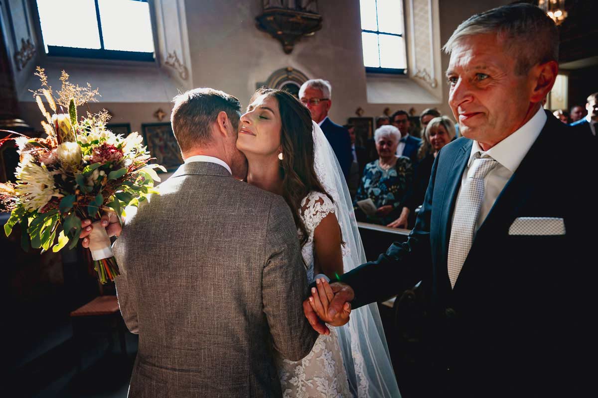 kirchliche Trauung bei einer Hochzeit zu Hause