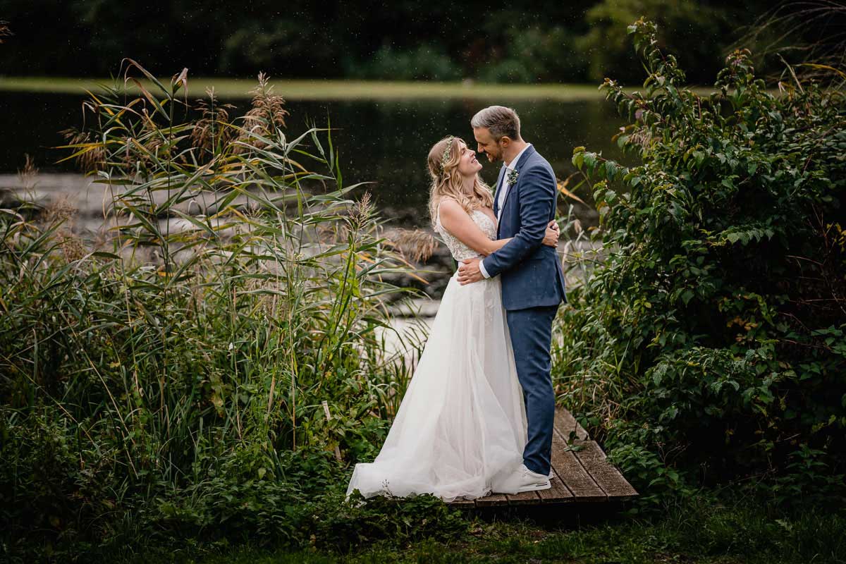 Hochzeitsfotos im Regen im Gut Kragenhof