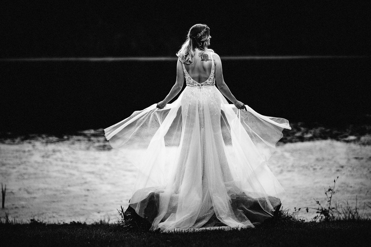 Brautkleid mit Braut bei einer Hochzeit im Gut Kragenhof