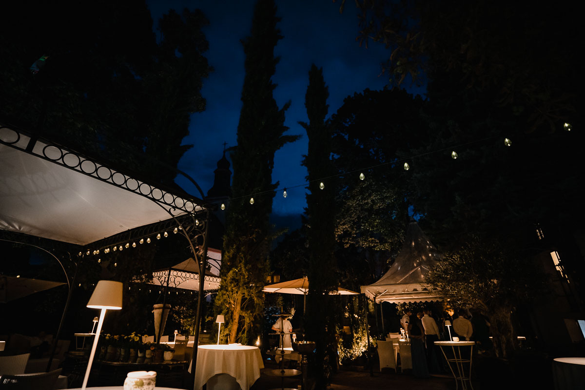 Hochzeitslocation Morrhof bei Nacht