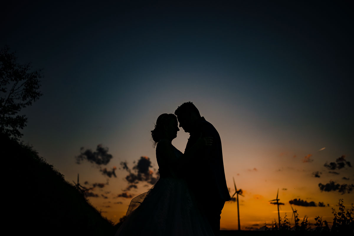 Hochzeitsfotos bei Sonnenuntergang im Weinkastell Kloppberg in Dittelsheim Heßloch, Stöckbauers Weinkastell