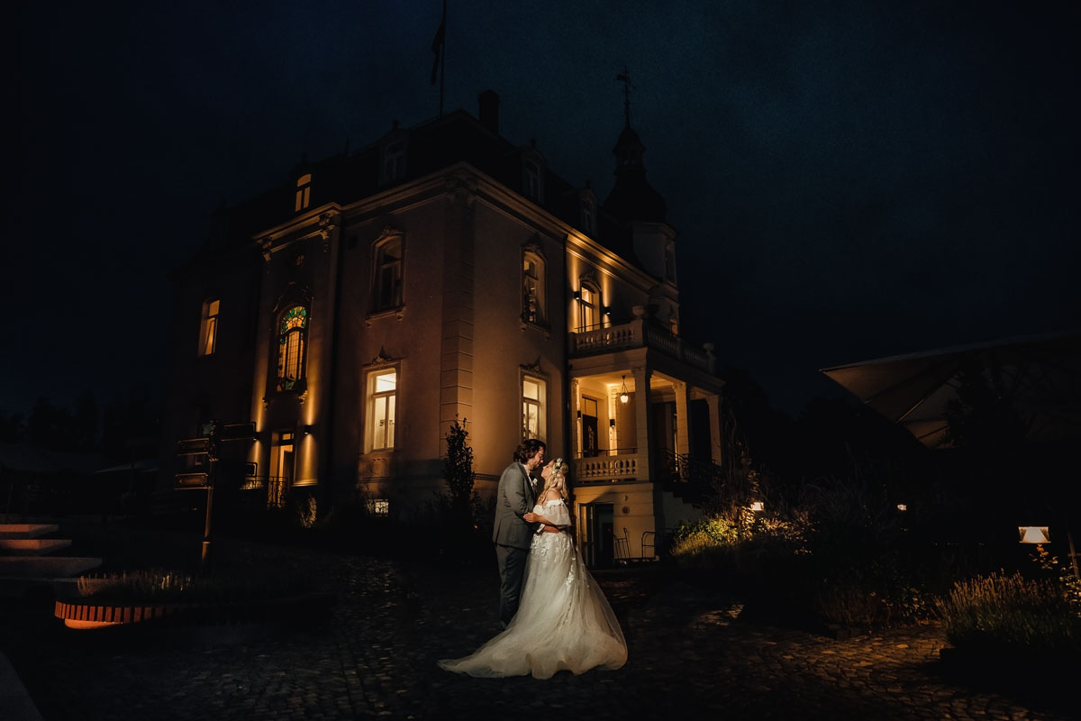Hochzeitsfotos bei Nacht in der Villa Raab