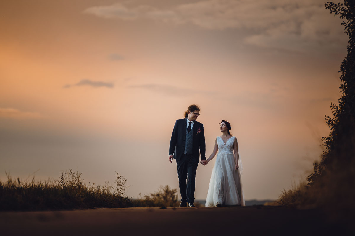 Hochzeitsfotos bei Sonnenuntergang im Hof Herzberg 