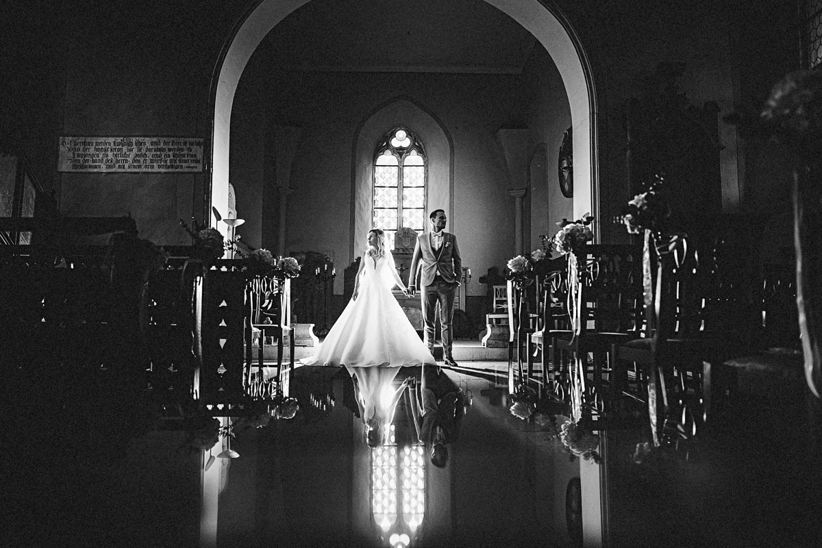 Bilder Kapelle Schloss Neuhaus mit Brautpaar