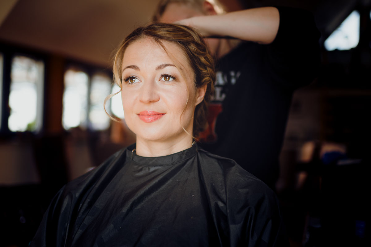 Brautstyling für eine Hochzeit im Landgut Steng