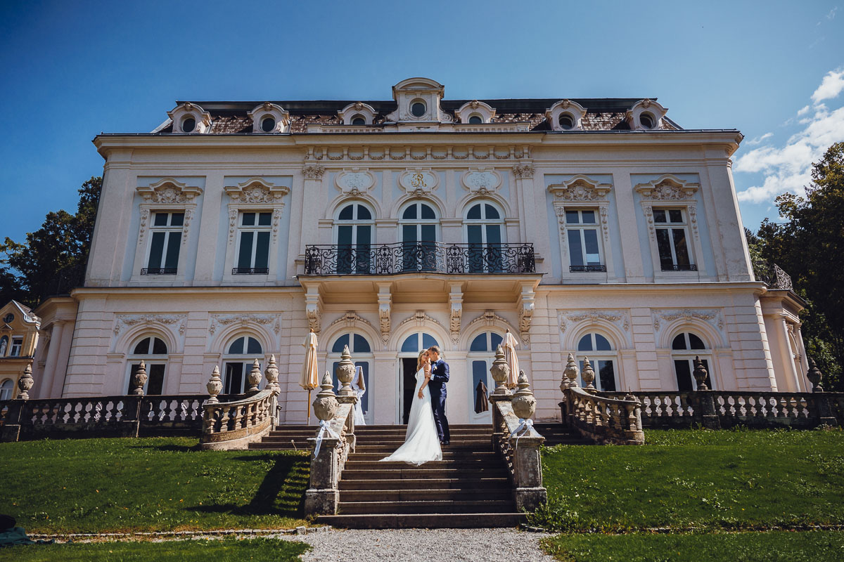 Hochzeitsfotos mit der Villa Raczynski im Hintergrund