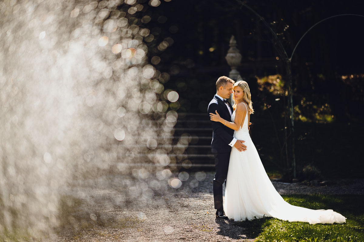 Hochzeitsfotos beim Springbrunnen der Villa Raczynski