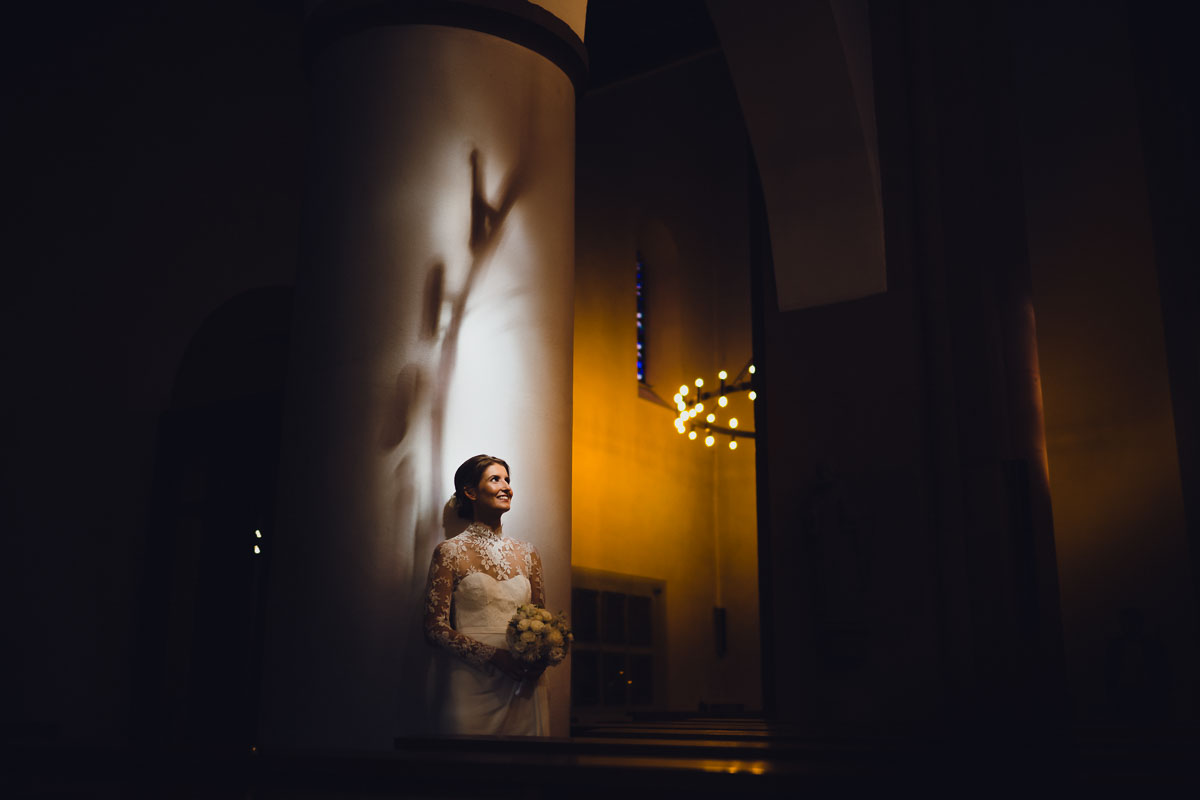 Hochzeitsbild in Gelnhausen in Sankt Peter bei einer Hochzeit im Gut Hühnerhof in Gründau