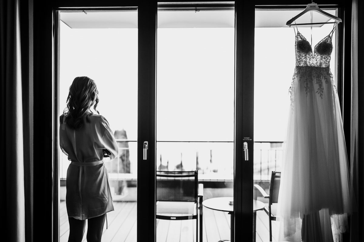 Braut und ihr Brautkleid