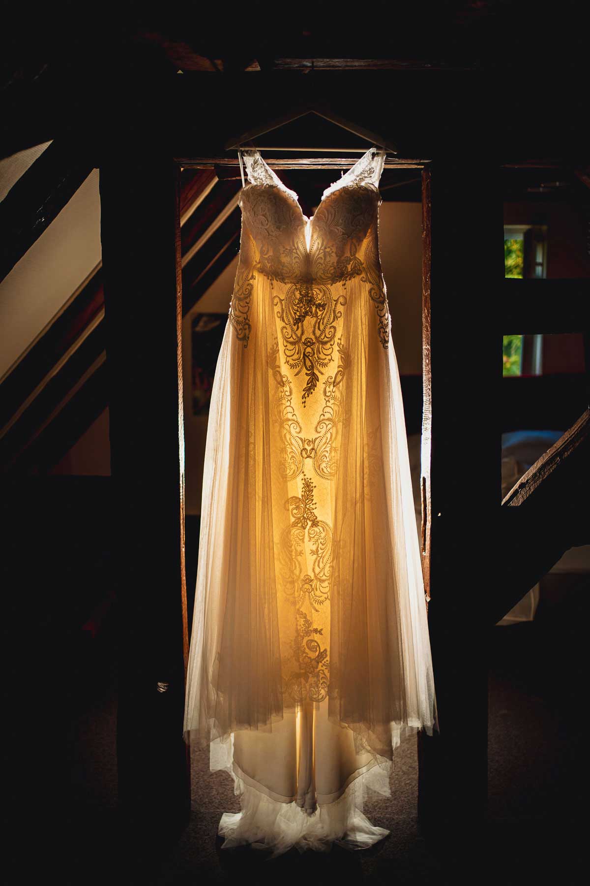 Brautkleid mit Blitz fotografieren