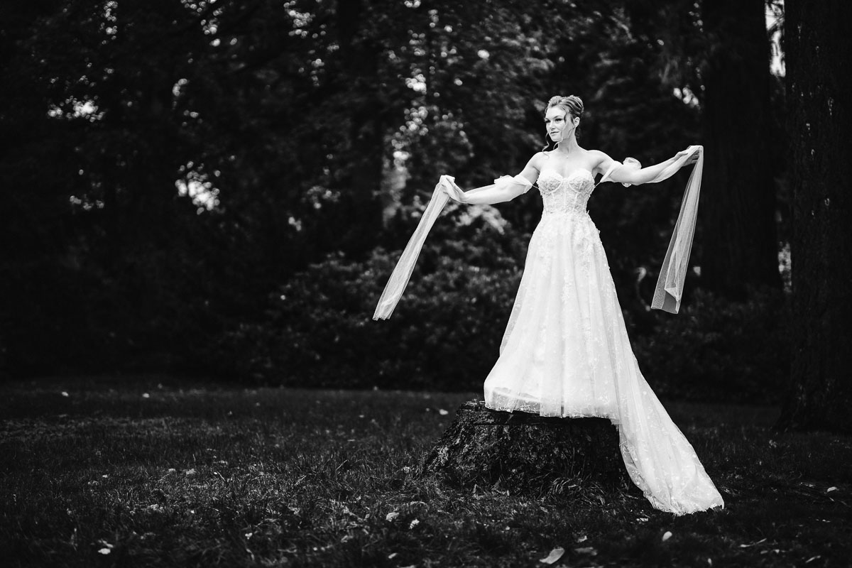 Braut im Schlosspark vom Schlosshotel Kronberg