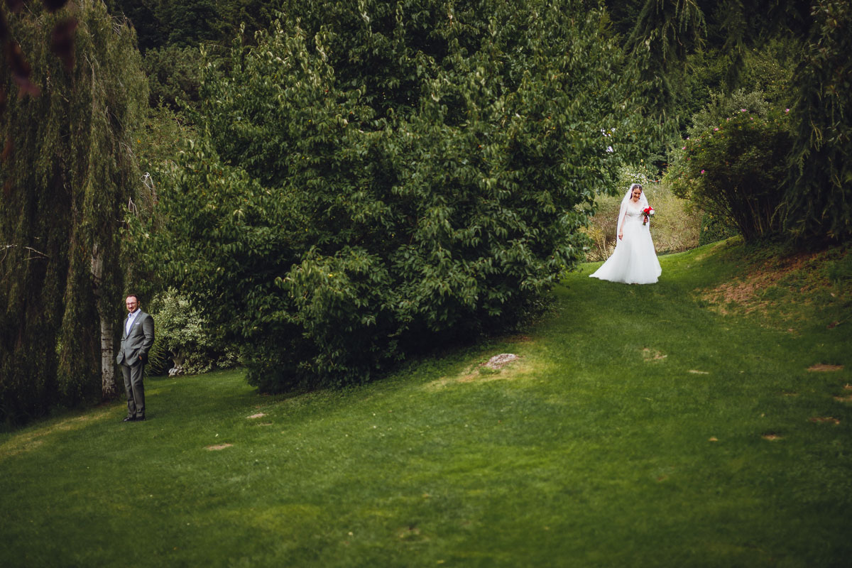 First Look bei einer Hochzeit im Hofgut Hohenstein