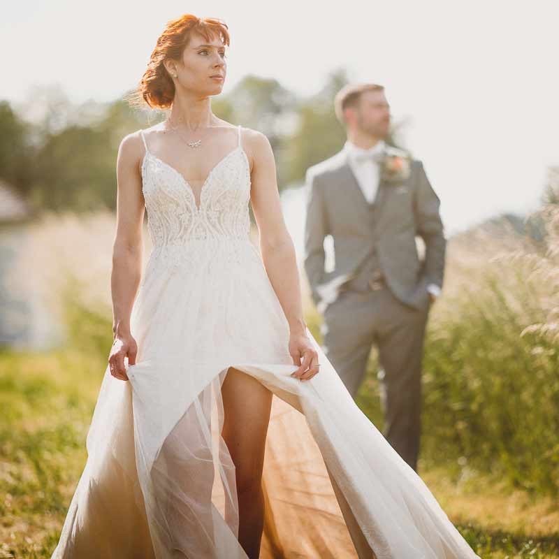 Braut und Bräutigam bei einem Hochzeitsshooting