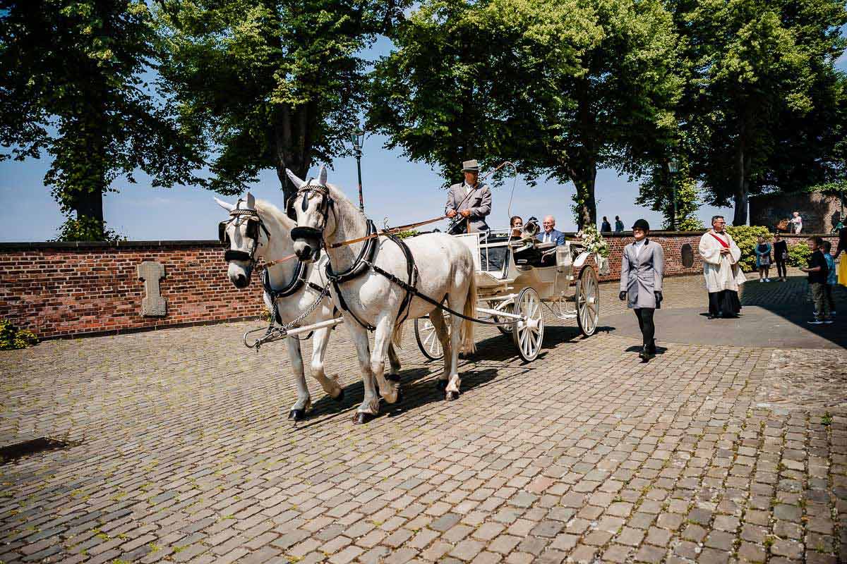 Kutschfahrt zur Kirche