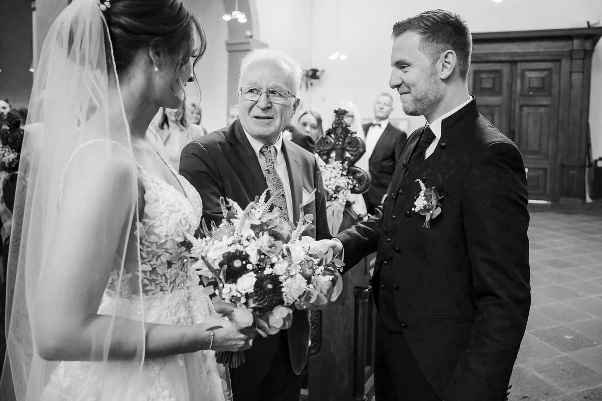 Einzug Braut mit Vater kirchliche Trauung