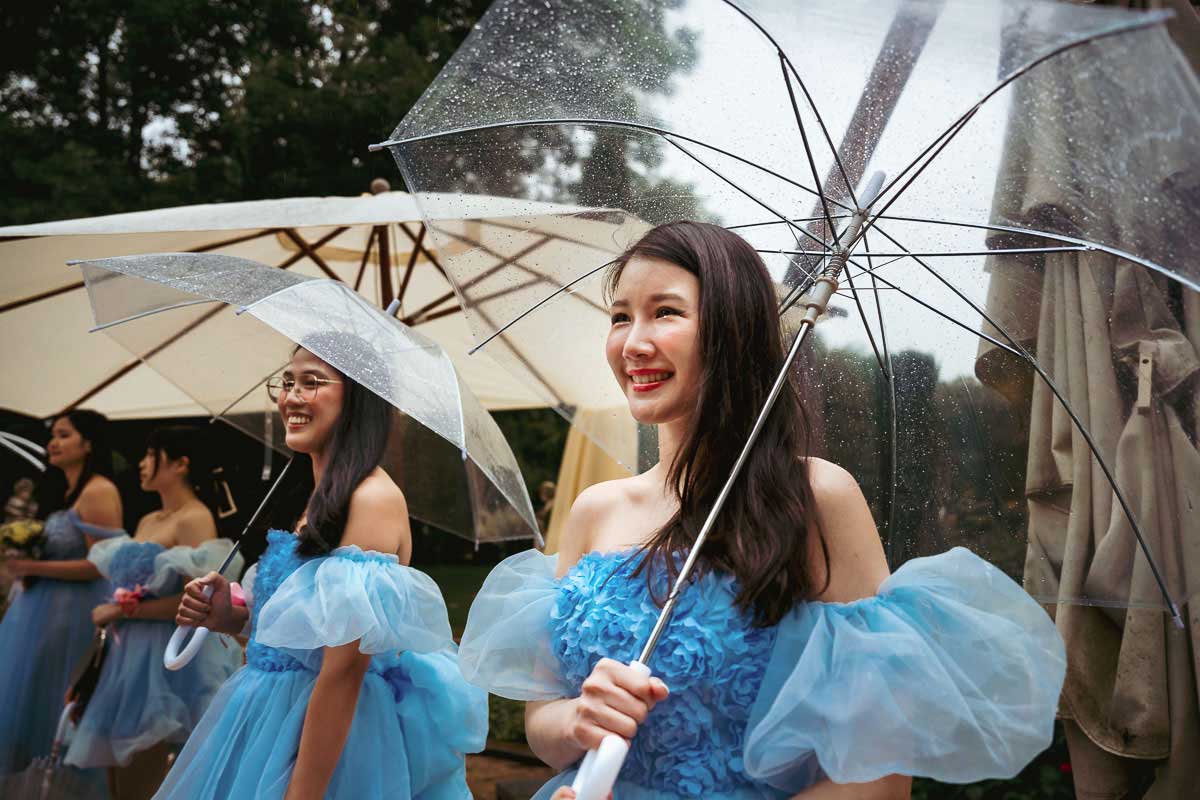 freie Trauung im Regen bei einer Hochzeit im Schloss Oberndorf