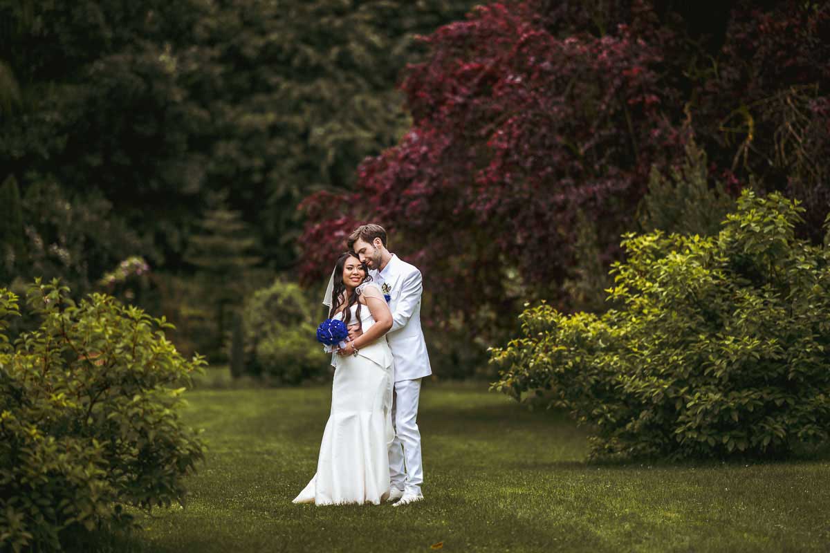 Brautpaarporträts bei einer Hochzeit im Schloss Oberndorf