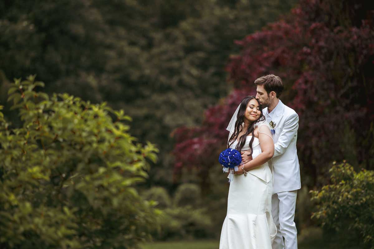 Brautpaarfotos bei einer Hochzeit im Schloss Oberndorf
