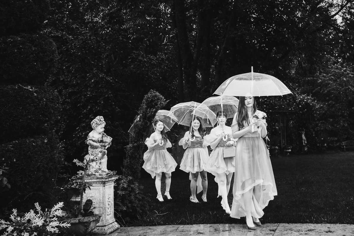 freie Trauung im Regen bei einer Hochzeit im Schloss Oberndorf