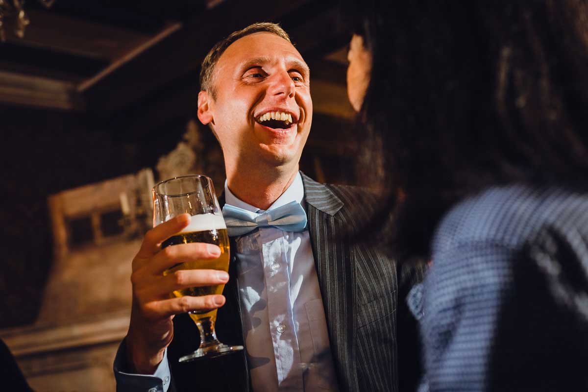 Hochzeitsparty im Schloss Oberndorf Gäste tanzen