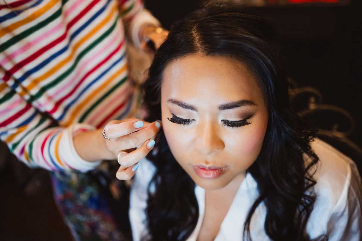 Brautstyling bei einer Hochzeit im Schloss Oberndorf