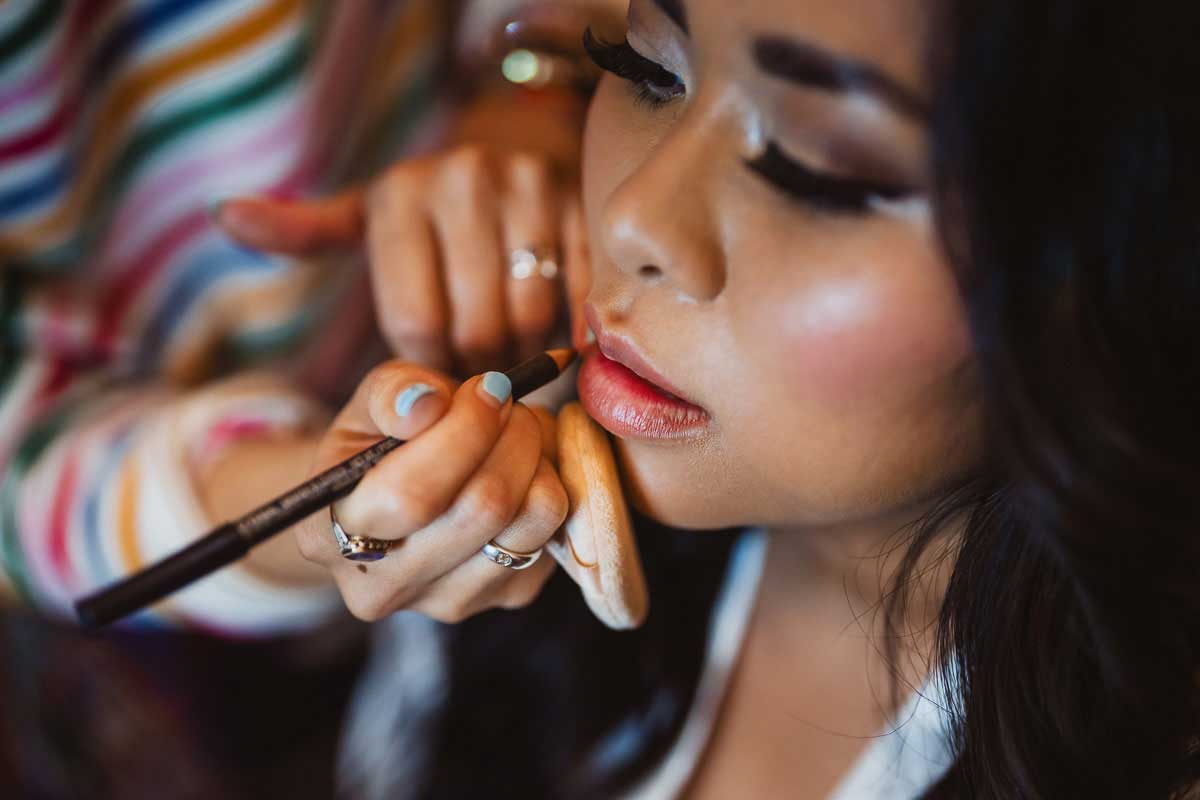 Brautstyling bei einer Hochzeit im Schloss Oberndorf