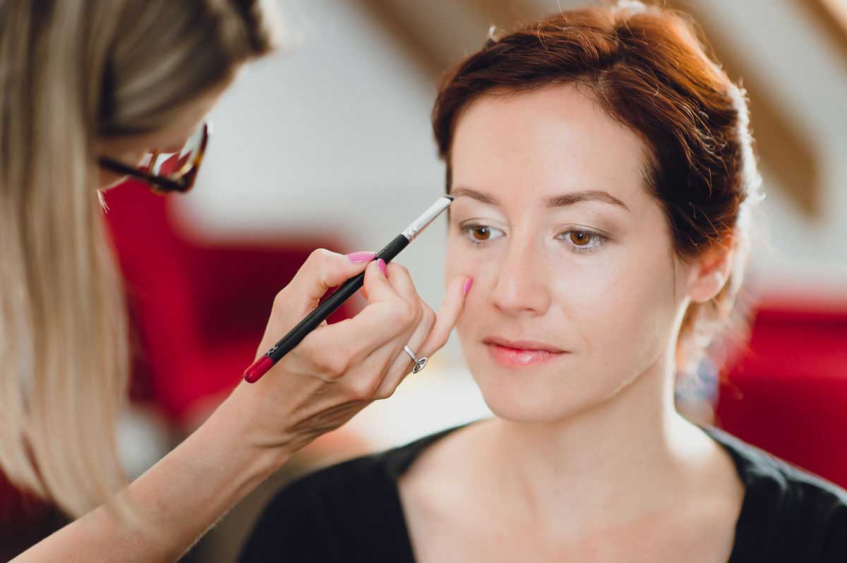 getting ready im Hotel Lamm für eine Hochzeit auf der Burg Hornberg 